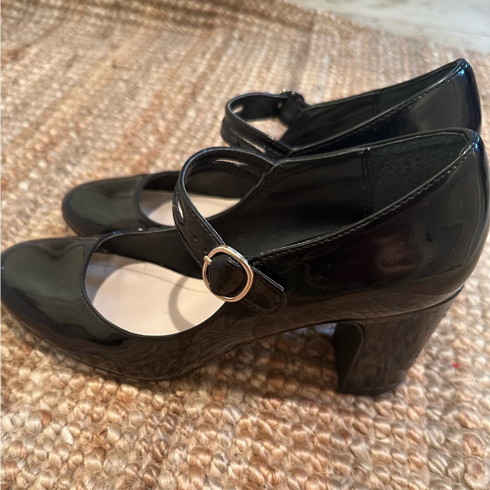 Alfani Women’s Black Mary Jane Block Heels! - Picture 2 of 5